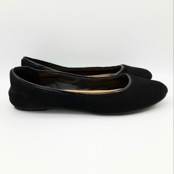 LC Lauren Conrad Shoes - LC Lauren Conrad black velveteen round toe slip-on ballet flats women sz 6.5